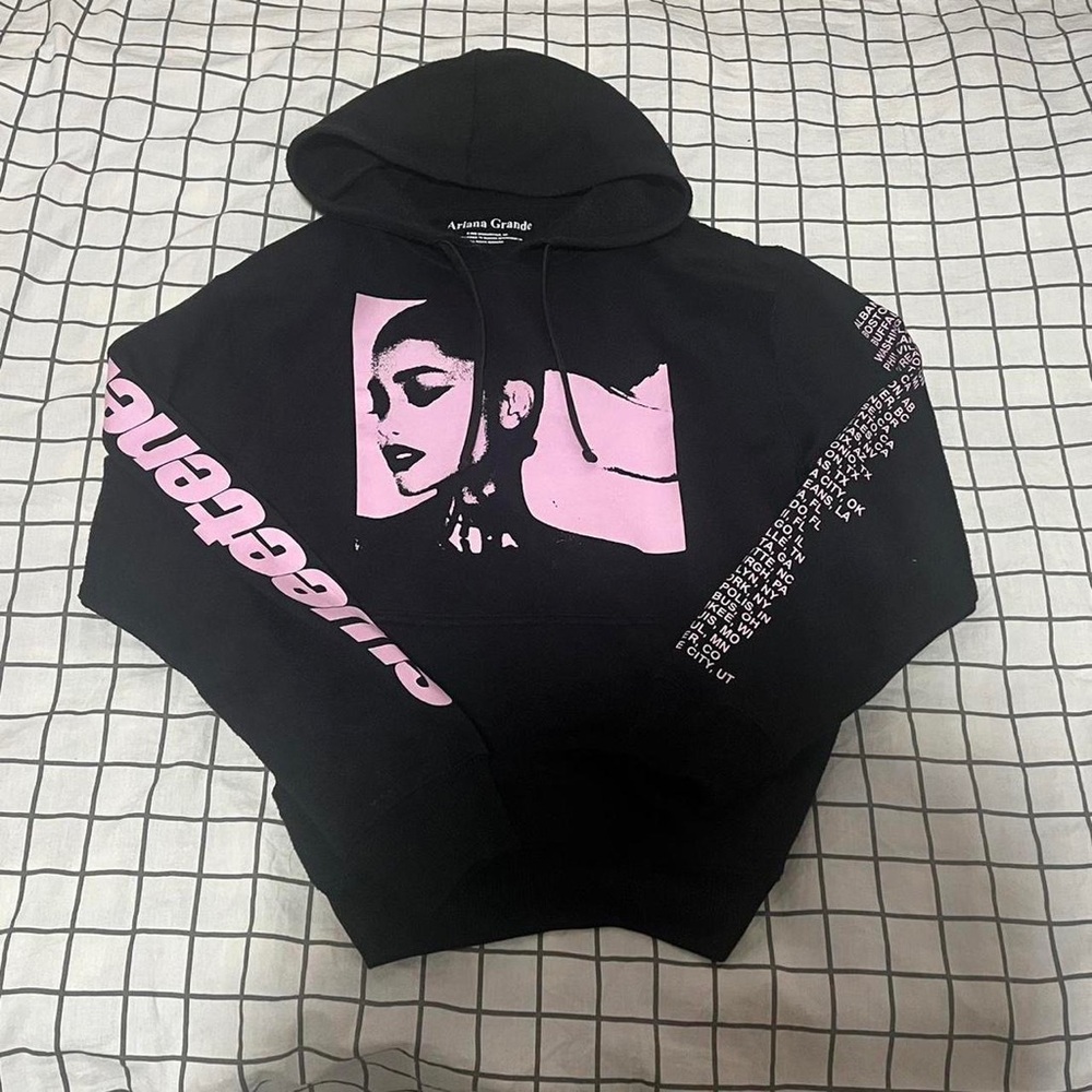 ariana grande sweetener world tour hoodie merch